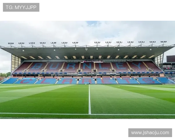 伯恩利足球俱乐部崛起之路：从英格兰草根到顶级联赛的挑战与荣耀